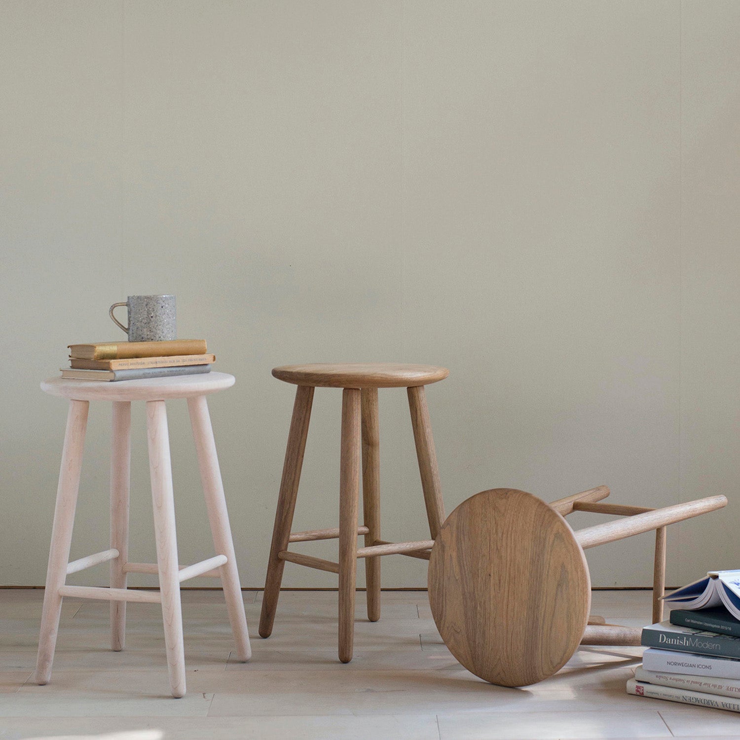 PAS stool 北海道産イタヤカエデ、オニグルミ