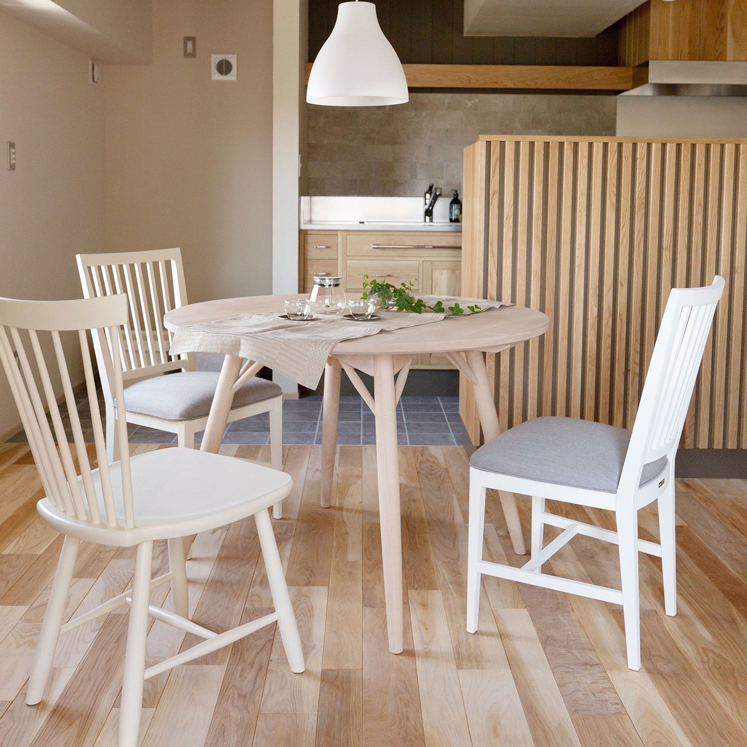Φ1050 北海道産イタヤカエデ・ソープ仕上げ、チェア:Grace Chair、Lilla Aland