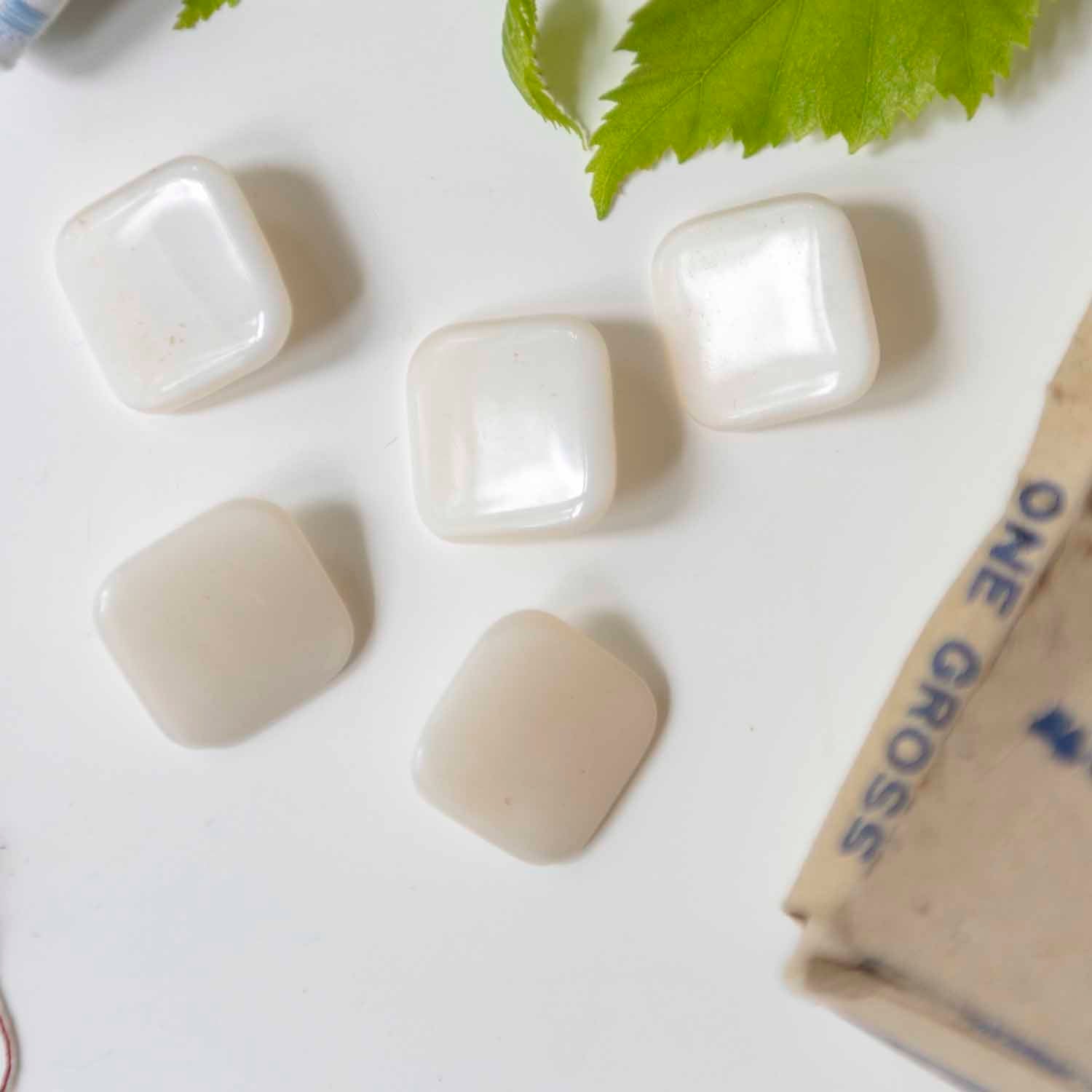 【Vintage】 square white button