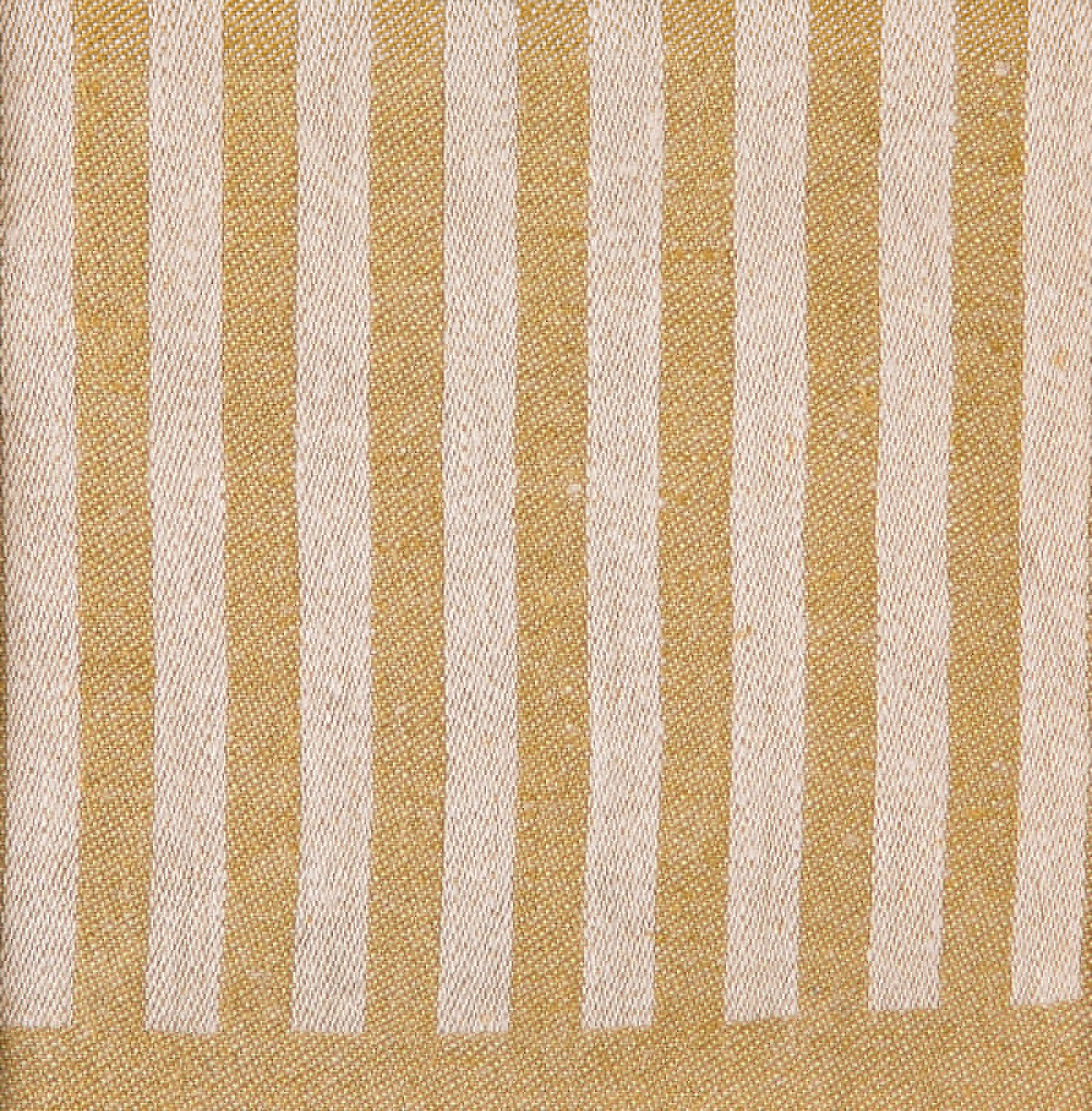 オリーブグリーン。