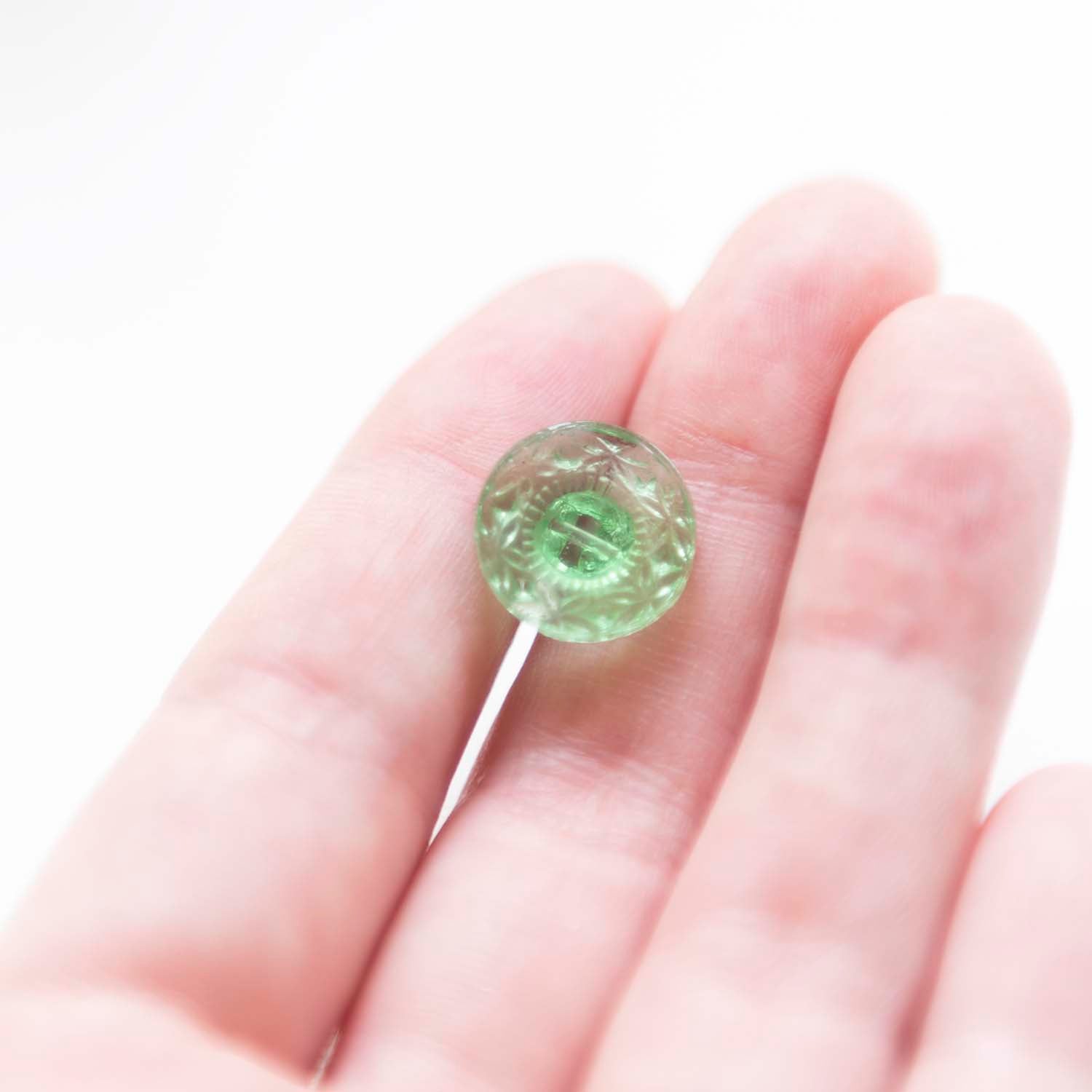 【Vintage】 reverse patterned green glass button