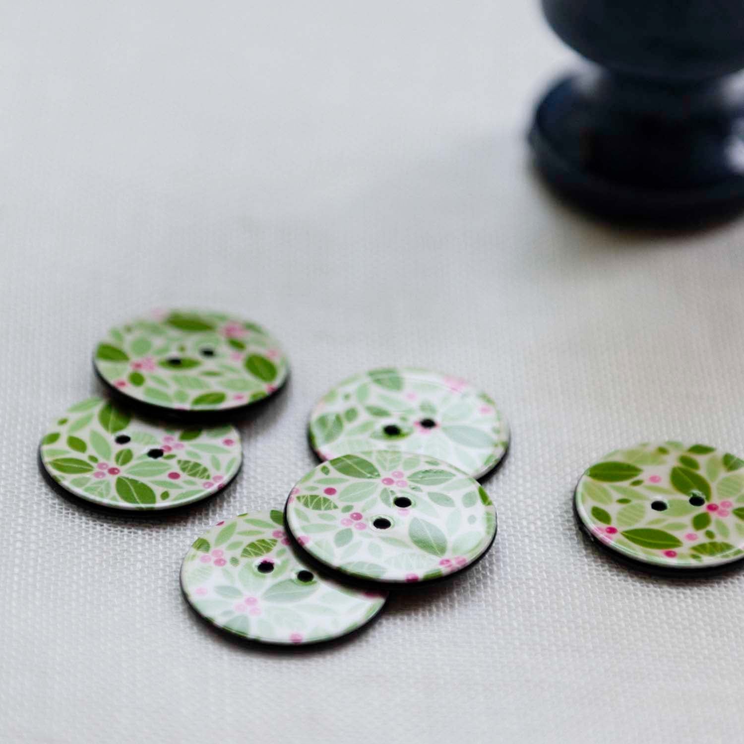 【Vintage】 button leaves & berries
