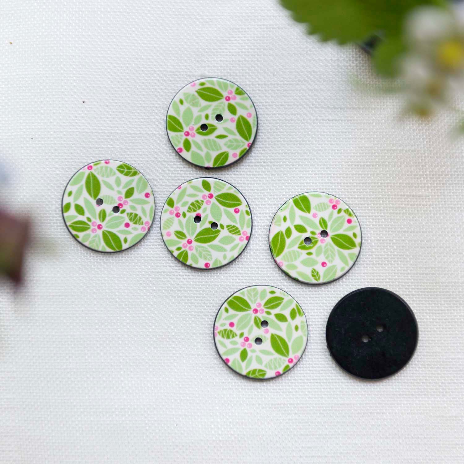 【Vintage】 button leaves & berries