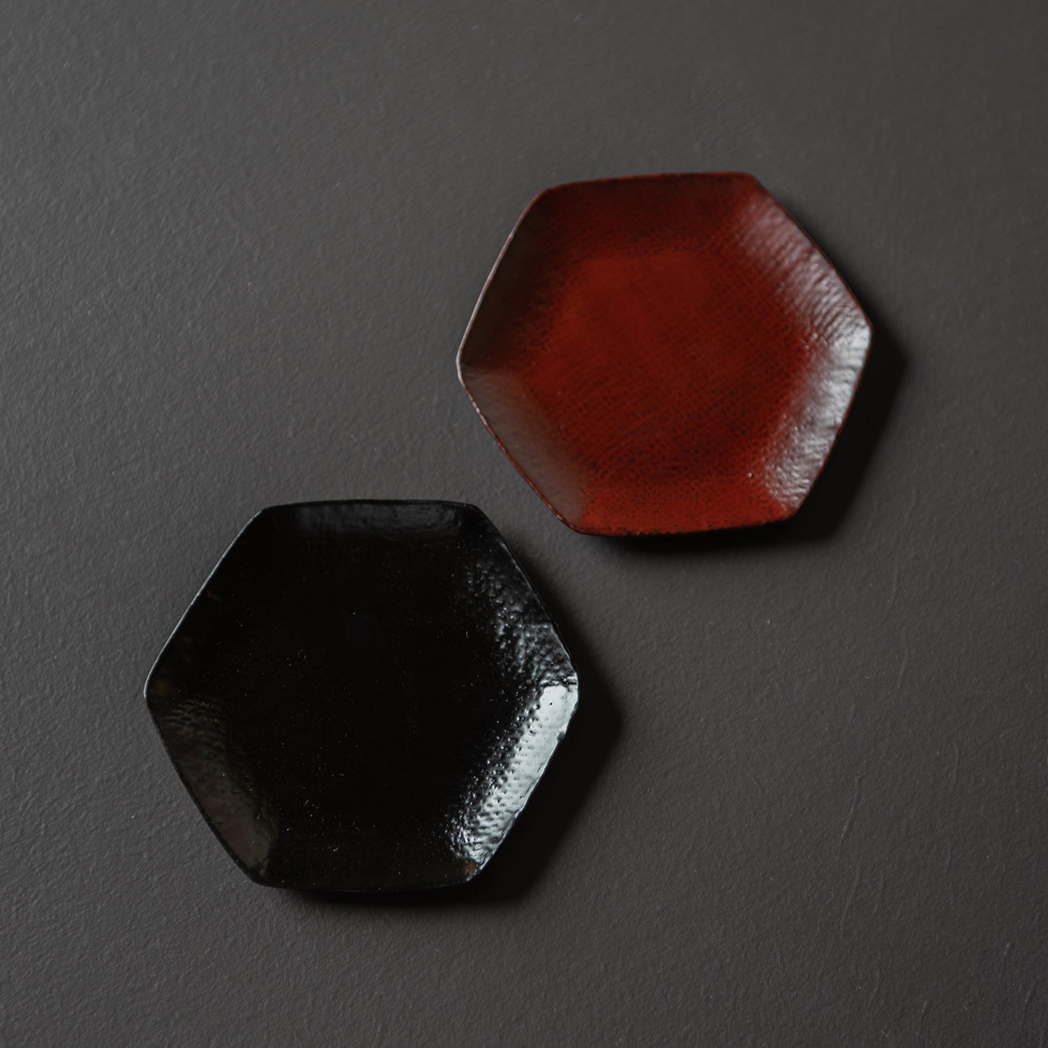 布目六角皿 / 黒・溜