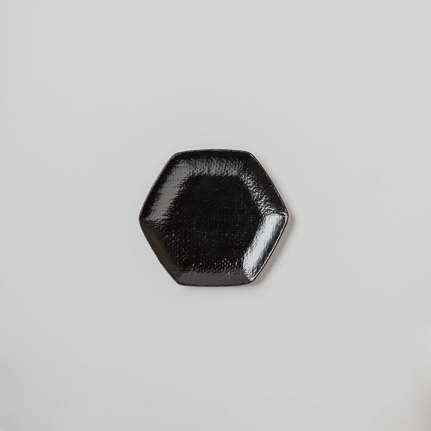 布目六角皿 / 黒