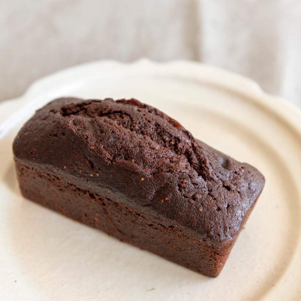濃厚なチョコレート生地に、オーガニックのドライイチジクとオレンジピールのアクセント。