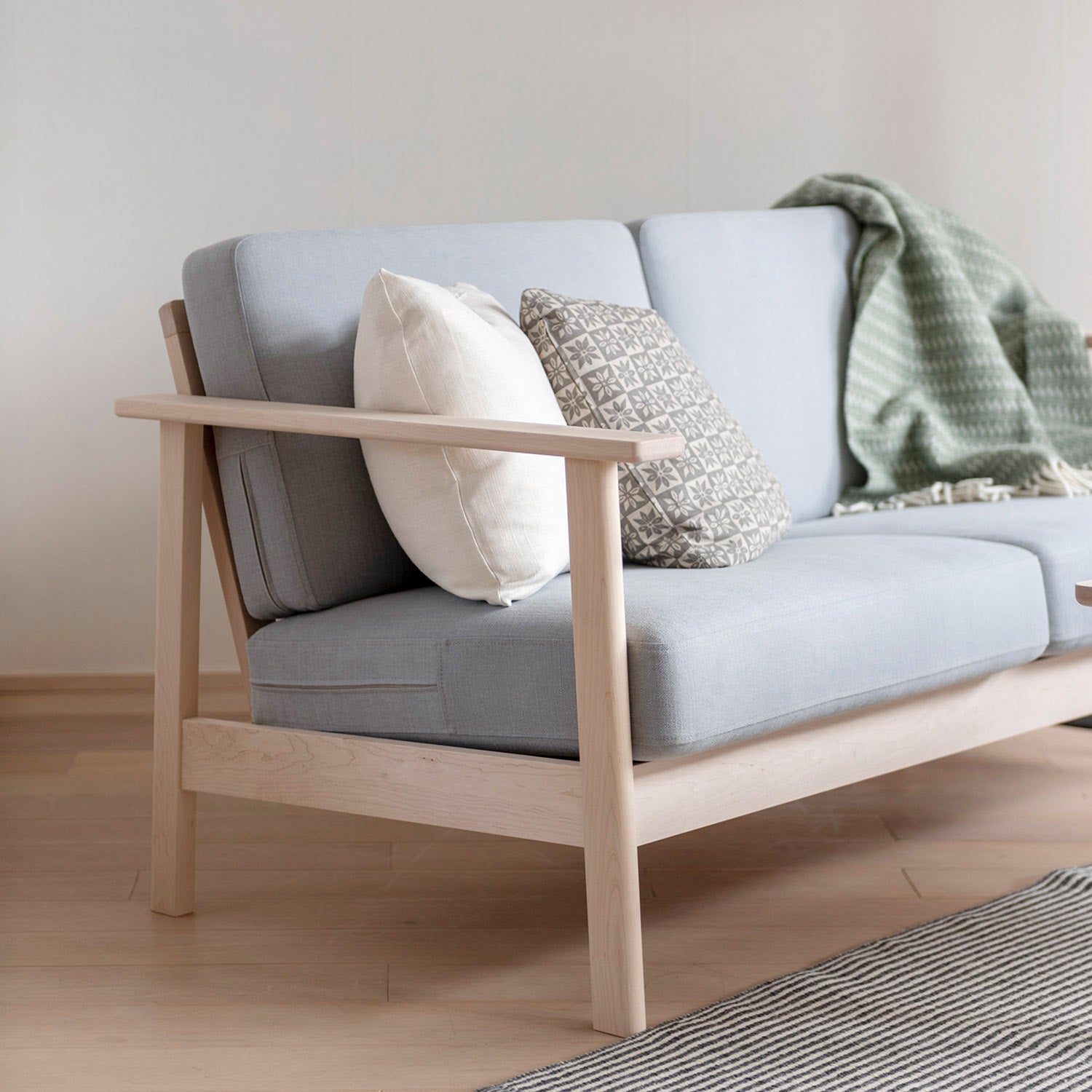 LIM Sofa – GOOD NEWS by KITANOSUMAISEKKEISHA