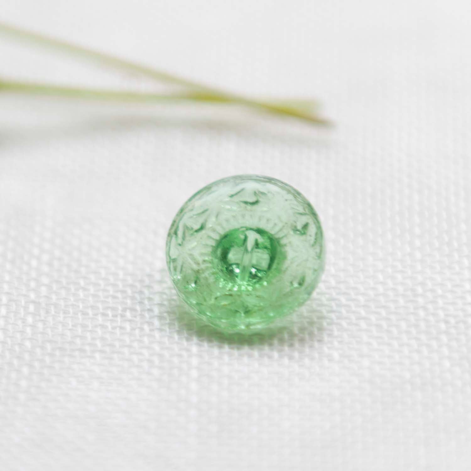 【Vintage】 reverse patterned green glass button