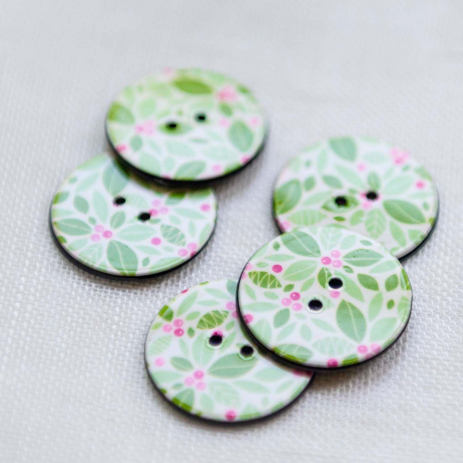 【Vintage】 button  leaves & berries