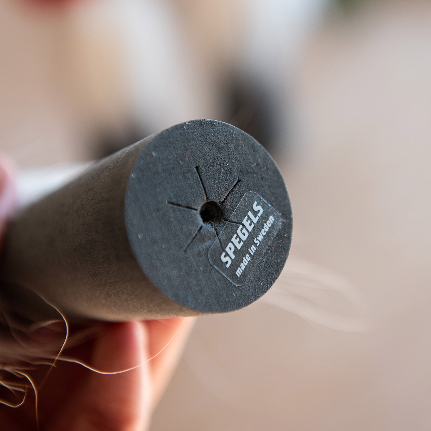 底には製作時の溝があります。