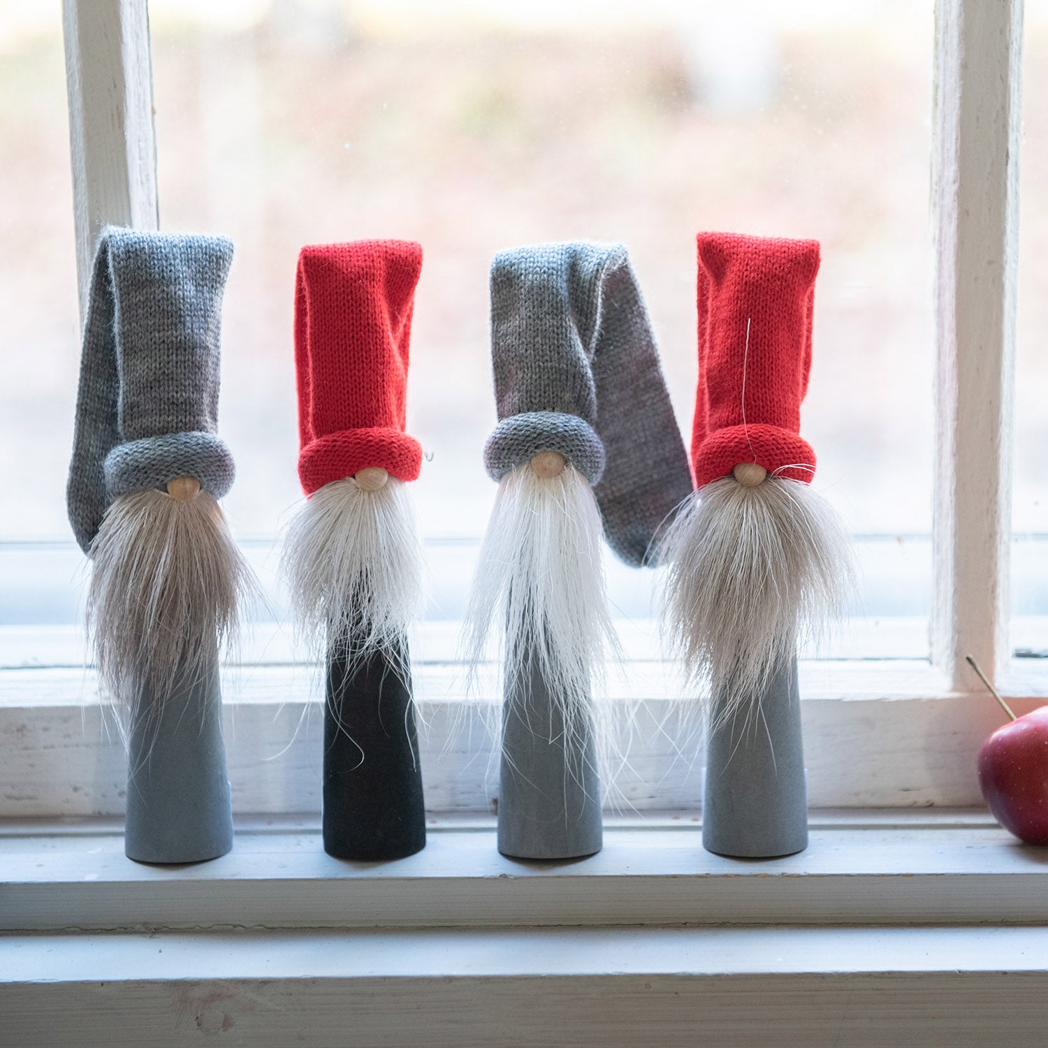 窓辺に並べて飾っても。